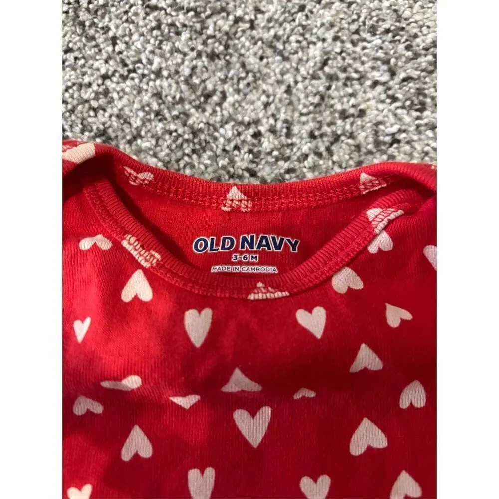 ❤️Old Navy Baby Girl Heart Onesie 3-6M